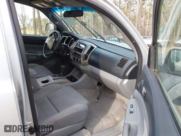 2005 Toyota Tacoma z VIN 5TELU42N55Z069789, wystawiony jako IAAI lot #41320317 z przebiegiem 198 262 mil mil oraz . Historia ofert i sprzedaży dostępna na DreamBid. Obrazek 5.