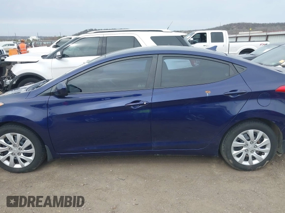 2013 Hyundai Elantra GLS z VIN 5NPDH4AE7DH161174, wystawiony jako IAAI lot #41785607 z przebiegiem 166 483 mil mil oraz . Historia ofert i sprzedaży dostępna na DreamBid. Obrazek 14.