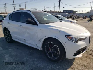 2022 Alfa Romeo Stelvio Veloce z VIN ZASPAKBN5N7D47295, wystawiony jako Copart lot #71765894 z przebiegiem 19 364 mil mil oraz Szkoda całkowita • Salvage title. Historia ofert i sprzedaży dostępna na DreamBid. Obrazek 4.