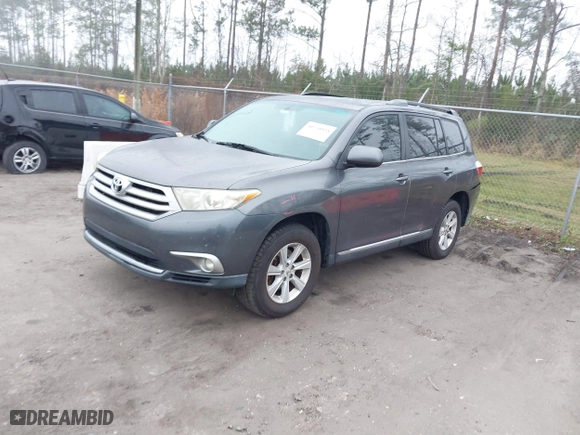 2011 Toyota Highlander with VIN 5TDZK3EH1BS024082, listed as a IAAI auction lot 41558934 with 220,549 mi miles. Bid and sale history available at carsss.com. Image 2.