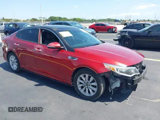 2018 Kia Optima S z VIN 5XXGT4L33JG235933, wystawiony jako IAAI lot #42260202 z przebiegiem 126 833 mil mil oraz . Historia ofert i sprzedaży dostępna na DreamBid. Obrazek 1.