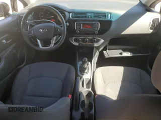 2017 Kia Rio LX z VIN KNADM4A31H6038610, wystawiony jako Copart lot #58950145 z przebiegiem 102 445 mil mil oraz Tytuł czysty. Historia ofert i sprzedaży dostępna na DreamBid. Obrazek 8.