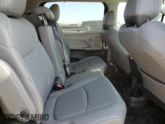 2023 Toyota Sienna XLE z VIN 5TDYRKEC2PS172660, wystawiony jako Copart lot #56686745 z przebiegiem 41 985 mil mil oraz Szkoda całkowita • Salvage title. Historia ofert i sprzedaży dostępna na DreamBid. Obrazek 11.