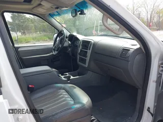 2002 Mercury Mountaineer Convenience z VIN 4M2ZU86W32ZJ21765, wystawiony jako IAAI lot #42209425 z przebiegiem 135 090 mil mil oraz . Historia ofert i sprzedaży dostępna na DreamBid. Obrazek 5.