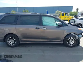 2018 Toyota Sienna XLE Auto Access Seat with VIN 5TDYZ3DC7JS934752, listed as a IAAI auction lot 41982268 with 60,225 mi miles. Bid and sale history available at carsss.com. Image 14.