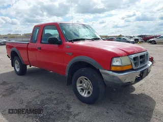 2000 Ford Ranger XL with VIN 1FTZR15V1YPA96621, listed as a IAAI auction lot 42101306 with 189,946 mi miles. Bid and sale history available at carsss.com. Image 1.