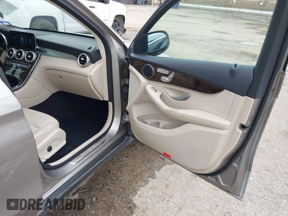 2021 Mercedes-Benz GLC 300 with VIN W1N0G8DB5MV297726, listed as a IAAI auction lot 42202541 with 39,251 mi miles and . Bid and sale history available at DreamBid. Image 5.