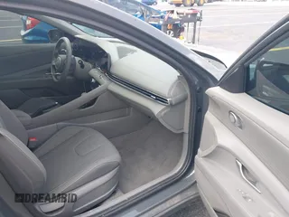 2024 Hyundai Elantra SEL with VIN KMHLM4DG6RU802179, listed as a IAAI auction lot 42432744 with 8,978 mi miles and . Bid and sale history available at DreamBid. Image 5.