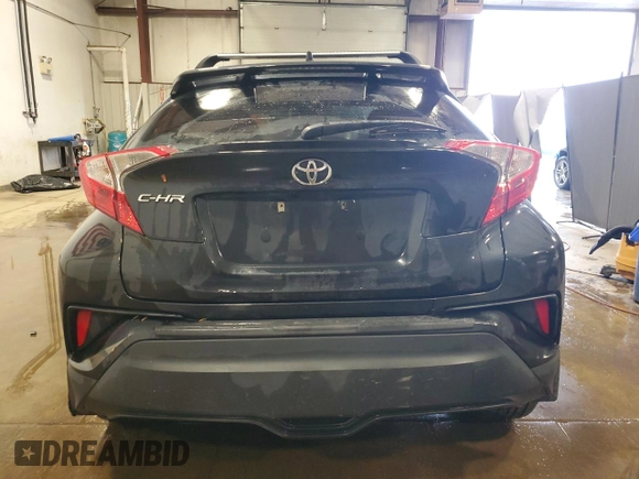 2021 Toyota C-HR LE z VIN NMTKHMBX8MR122450, wystawiony jako Copart lot #55159625 z przebiegiem 44 999 mil mil oraz Szkoda całkowita • Salvage title. Historia ofert i sprzedaży dostępna na DreamBid. Obrazek 6.