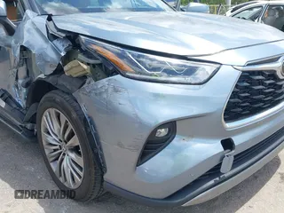 2022 Toyota Highlander Platinum z VIN 5TDFZRBHXNS175366, wystawiony jako IAAI lot #42149787 z przebiegiem 32 235 mil mil oraz . Historia ofert i sprzedaży dostępna na DreamBid. Obrazek 6.