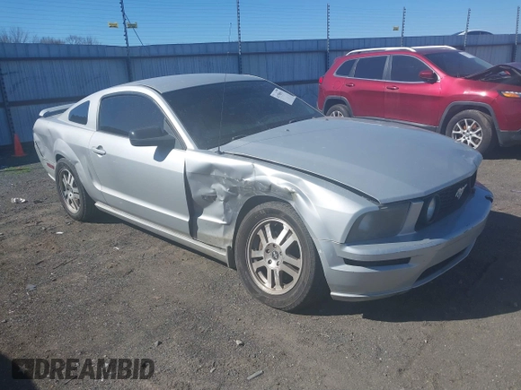 2006 Ford Mustang GT Deluxe with VIN 1ZVFT82H965232561, listed as a IAAI auction lot 41790551 with 222,967 mi miles and . Bid and sale history available at carsss.com. Image 1.