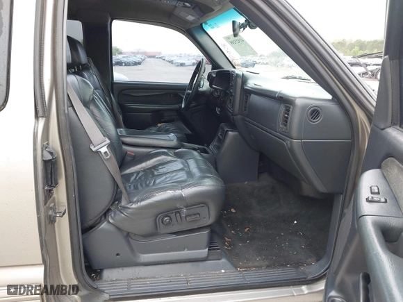 2000 Chevrolet Silverado 1500 LS with VIN 1GCEK19T5YE324384, listed as a IAAI auction lot 41925208 with 226,403 mi miles. Bid and sale history available at carsss.com. Image 5.