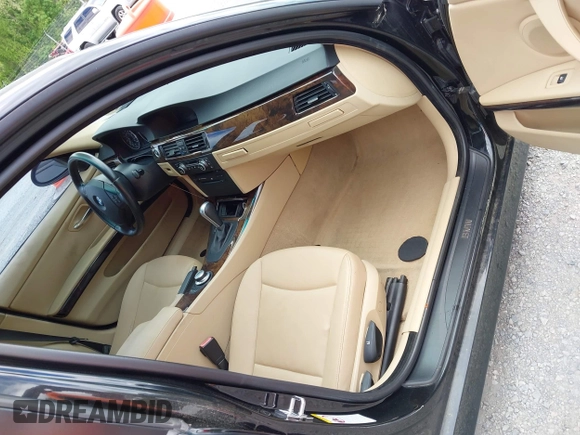 2007 BMW 3 Series 328i with VIN WBAVA335X7PV64572, listed as a IAAI auction lot 42159689 with 209,335 mi miles and . Bid and sale history available at DreamBid. Image 5.