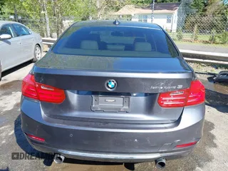 2013 BMW 3 Series ActiveHybrid 3 with VIN WBA3F9C5XDF484346, listed as a IAAI auction lot 41998341 with 145,271 mi miles. Bid and sale history available at carsss.com. Image 16.