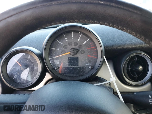 2015 MINI Convertible with VIN WMWZN3C50FT861992, listed as a Copart auction lot 84189754 with Not provided miles and Salvage title. Bid and sale history available at DreamBid. Image 9.