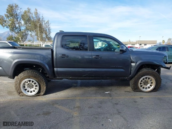 2021 Toyota Tacoma 2WD SR5 with VIN 3TMAZ5CN8MM152559, listed as a IAAI auction lot 41424914 with 52,833 mi miles. Bid and sale history available at carsss.com. Image 14.
