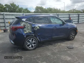 2021 Kia Seltos EX z VIN KNDERCAA9M7219461, wystawiony jako Copart lot #56696985 z przebiegiem 35 671 mil mil oraz Szkody całkowita. Historia ofert i sprzedaży dostępna na DreamBid. Obrazek 3.