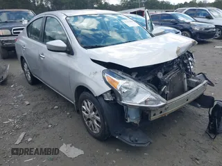2017 Nissan Versa S Plus z VIN 3N1CN7AP2HL889937, wystawiony jako IAAI lot #41135068 z przebiegiem 139 848 mil mil oraz . Historia ofert i sprzedaży dostępna na DreamBid. Obrazek 1.