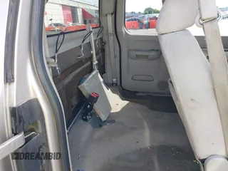 2008 GMC Sierra 1500 Work Truck z VIN 2GTEC19C381102196, wystawiony jako IAAI lot #42212449 z przebiegiem 213 361 mil mil oraz . Historia ofert i sprzedaży dostępna na DreamBid. Obrazek 8.