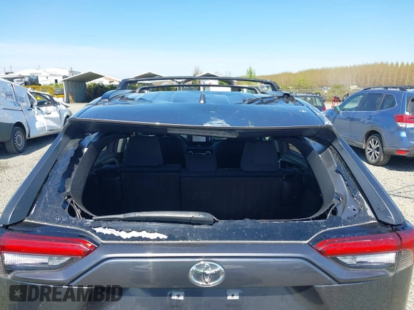 2019 Toyota RAV4 XLE with VIN JTMP1RFV9KD522379, listed as a IAAI auction lot 42002573 with 38,895 mi miles and . Bid and sale history available at DreamBid. Image 18.