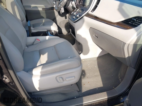 2020 Toyota Sienna XLE Auto Access Seat z VIN 5TDYZ3DC4LS071928, wystawiony jako IAAI lot #41699404 z przebiegiem 82 065 mil mil oraz . Historia ofert i sprzedaży dostępna na DreamBid. Obrazek 5.