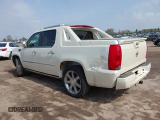 2007 Cadillac Escalade EXT z VIN 3GYFK62847G294240, wystawiony jako IAAI lot #42113385 z przebiegiem Nie podano mil oraz . Historia ofert i sprzedaży dostępna na DreamBid. Obrazek 3.