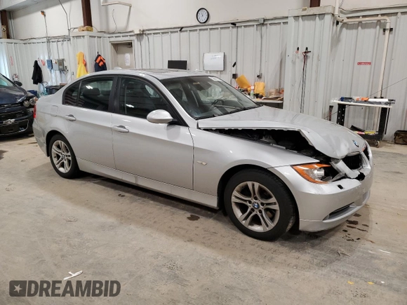 2008 BMW 3 Series 328xi z VIN WBAVC93588K039103, wystawiony jako Copart lot #52604335 z przebiegiem 149 843 mil mil oraz Nie do naprawy • Non repairable. Historia ofert i sprzedaży dostępna na DreamBid. Obrazek 4.