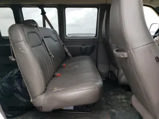 2023 Chevrolet Express Passenger LS z VIN 1GAZGNFP6P1205159, wystawiony jako Copart lot #54216095 z przebiegiem 33 752 mil mil oraz Szkoda całkowita • Salvage title. Historia ofert i sprzedaży dostępna na DreamBid. Obrazek 11.