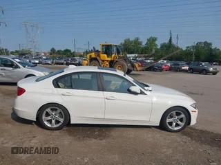 2015 BMW 3 Series 328i xDrive с VIN WBA3B5G51FNS20388, выставлен на аукционе IAAI как лот 42399201 с пробегом 97 349 миль миль и . История ставок и продаж доступна на DreamBid. Изображение 13.