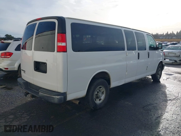 2016 Chevrolet Express Passenger LT z VIN 1GAZGPFG6G1319772, wystawiony jako IAAI lot #41079876 z przebiegiem 123 603 mil mil oraz . Historia ofert i sprzedaży dostępna na DreamBid. Obrazek 4.