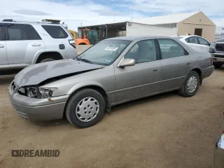 1998 Toyota Camry LE z VIN JT2BG28K7W0215608, wystawiony jako Copart lot #49919085 z przebiegiem 182 353 mil mil oraz Czysty tytuł • Clean title. Historia ofert i sprzedaży dostępna na DreamBid. Obrazek 1.