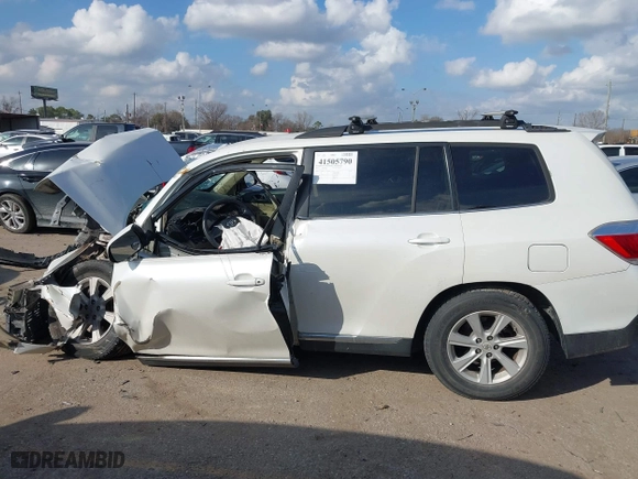 2011 Toyota Highlander with VIN 5TDZK3EH9BS046931, listed as a IAAI auction lot 41505790 with 1 mi miles. Bid and sale history available at carsss.com. Image 14.