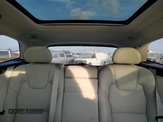 2018 Volvo XC60 Momentum with VIN LYV102RK0JB106389, listed as a Copart auction lot 82677454 with 114,832 mi miles and Salvage Title. Bid and sale history available at carsss.com. Image 10.