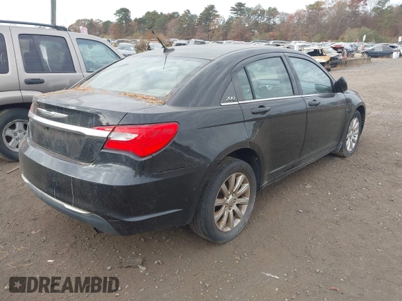 2011 Chrysler 200 Touring z VIN 1C3BC1FB8BN543007, wystawiony jako IAAI lot #40786481 z przebiegiem 187 043 mil mil oraz . Historia ofert i sprzedaży dostępna na DreamBid. Obrazek 4.