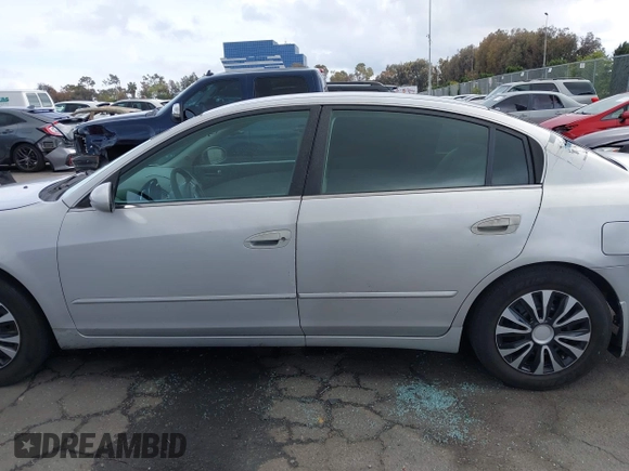 2005 Nissan Altima 2.5 S with VIN 1N4AL11D25N413377, listed as a IAAI auction lot 41919546 with 235,704 mi miles. Bid and sale history available at carsss.com. Image 15.