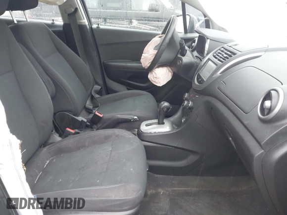 2016 Chevrolet Trax LS z VIN KL7CJNSB0GB655454, wystawiony jako IAAI lot #41997905 z przebiegiem 106 220 mil mil oraz . Historia ofert i sprzedaży dostępna na DreamBid. Obrazek 5.