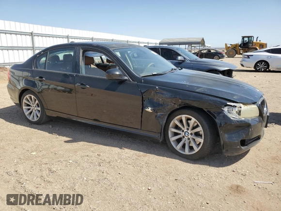 2011 BMW 3 Series 328i z VIN WBAPH5C53BA444981, wystawiony jako Copart lot #61779665 z przebiegiem 137 307 mil mil oraz Czysty tytuł • Clean title. Historia ofert i sprzedaży dostępna na DreamBid. Obrazek 4.