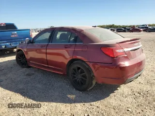 2014 Chrysler 200 Limited z VIN 1C3CCBCG3EN185880, wystawiony jako Copart lot #51862515 z przebiegiem 138 634 mil mil oraz Tytuł czysty. Historia ofert i sprzedaży dostępna na DreamBid. Obrazek 2.