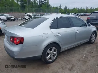 2009 Volkswagen Jetta SE with VIN 3VWRZ81K79M013704, listed as a IAAI auction lot 42259656 with 197,600 mi miles and . Bid and sale history available at DreamBid. Image 4.