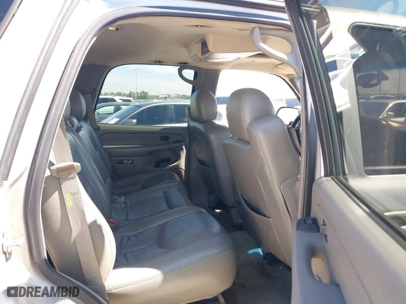 2005 GMC Yukon SLT with VIN 1GKEC13T15R144480, listed as a IAAI auction lot 41632540 with 184,038 mi miles. Bid and sale history available at carsss.com. Image 8.