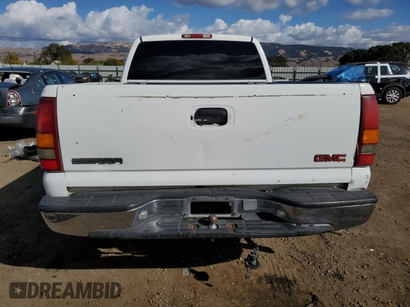 2000 GMC New Sierra 1500 SL with VIN 2GTEC19V8Y1256680, listed as a Copart auction lot 81105434 with 211,162 mi miles and Salvage Title. Bid and sale history available at carsss.com. Image 6.