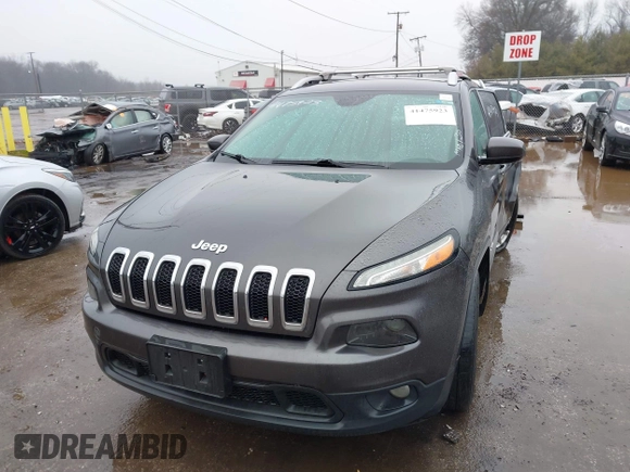 2014 Jeep Cherokee Latitude z VIN 1C4PJMCS5EW137875, wystawiony jako IAAI lot #41475923 z przebiegiem 124 565 mil mil oraz . Historia ofert i sprzedaży dostępna na DreamBid. Obrazek 17.