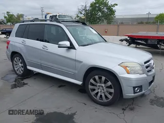 2010 Mercedes-Benz GLK with VIN WDCGG8HB1AF486972, listed as a IAAI auction lot 42109132 with 177,747 mi miles. Bid and sale history available at carsss.com. Image 1.