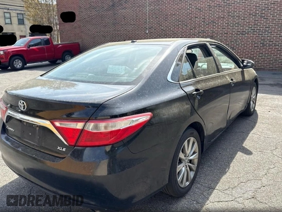 2015 Toyota Camry XLE with VIN 4T4BF1FK6FR495684, listed as a Copart auction lot 56608965 with 390,931 mi miles and Clean Title. Bid and sale history available at DreamBid. Image 4.