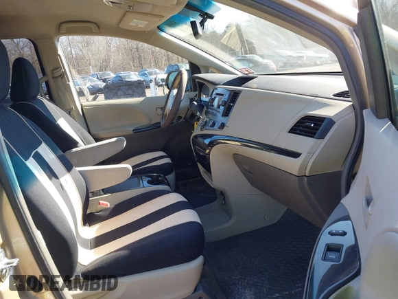 2011 Toyota Sienna LE AAS with VIN 5TDKK3DC0BS168052, listed as a IAAI auction lot 41688494 with 49,095 mi miles. Bid and sale history available at carsss.com. Image 5.