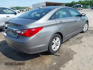 2013 Hyundai Sonata GLS z VIN 5NPEB4AC1DH700618, wystawiony jako IAAI lot #42306434 z przebiegiem 161 094 mil mil oraz . Historia ofert i sprzedaży dostępna na DreamBid. Obrazek 4.