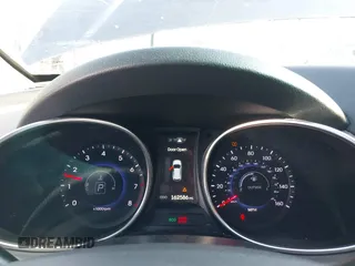 2016 Hyundai Santa Fe z VIN 5XYZUDLB3GG312687, wystawiony jako IAAI lot #42096854 z przebiegiem 162 586 mil mil oraz . Historia ofert i sprzedaży dostępna na DreamBid. Obrazek 7.