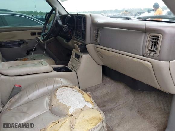 2002 Chevrolet Tahoe LT with VIN 1GNEC13Z02R243052, listed as a IAAI auction lot 41909540 with 360,010 mi miles. Bid and sale history available at carsss.com. Image 5.