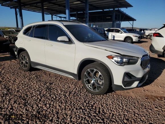 2021 BMW X1 xDrive28i with VIN WBXJG9C08M5U21413, listed as a Copart auction lot 49733935 with 44,220 mi miles and Salvage Title. Bid and sale history available at carsss.com. Image 4.