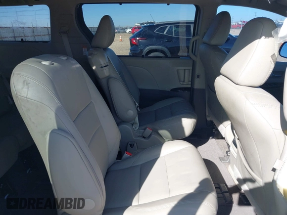 2017 Toyota Sienna XLE Auto Access Seat with VIN 5TDYZ3DC2HS806686, listed as a IAAI auction lot 41877474 with 72,011 mi miles. Bid and sale history available at carsss.com. Image 8.